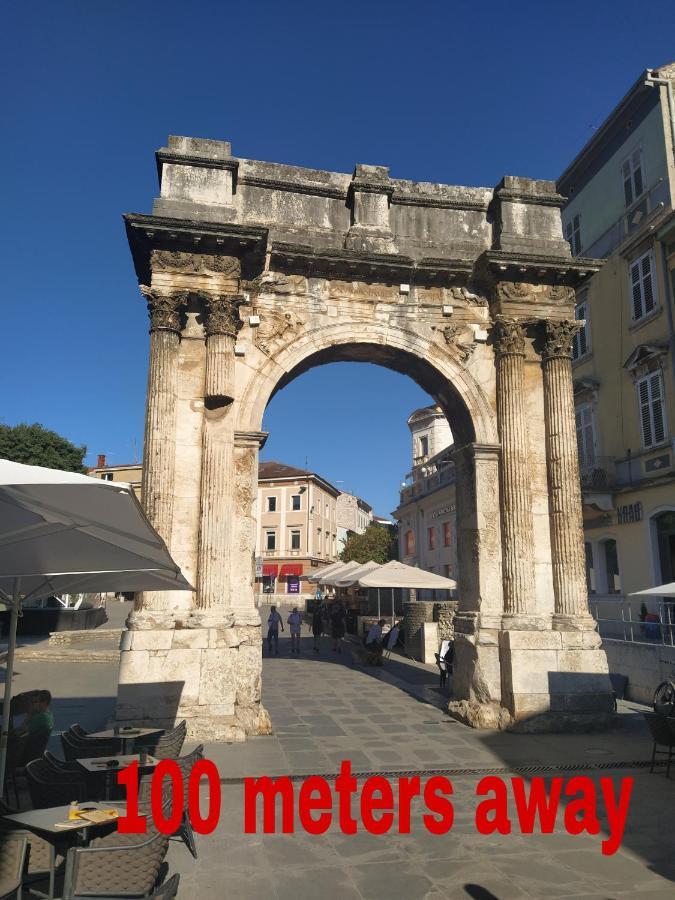 Roman Arch- Low Budget Doublebed Room In Top Center Pula Dış mekan fotoğraf